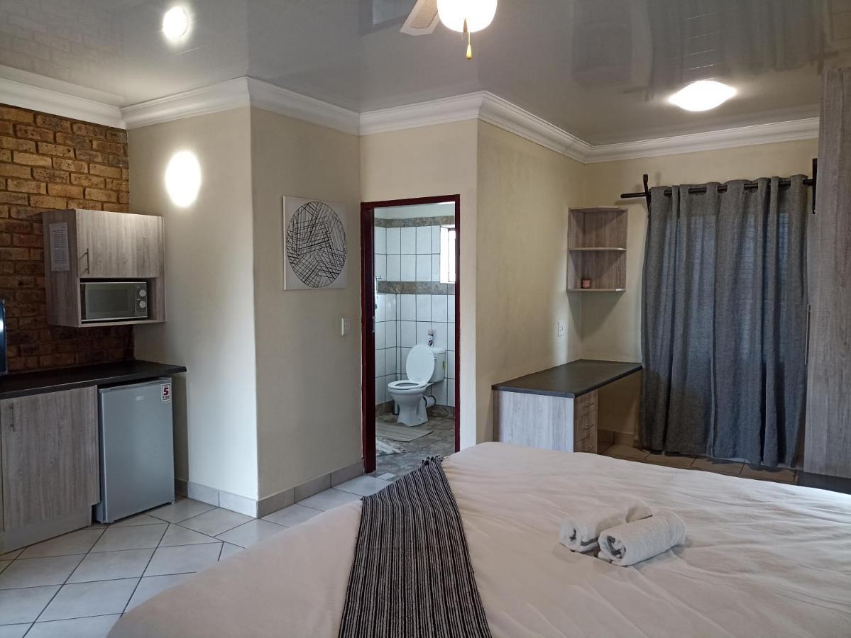 4 Seasons Country Club Hotell Bronkhorstspruit Exteriör bild