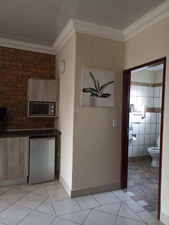 4 Seasons Country Club Hotell Bronkhorstspruit Exteriör bild